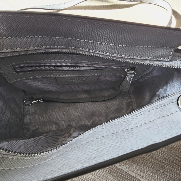 MICHAEL Michael Kors Selma Medium Crossbody - Picture 4 of 5